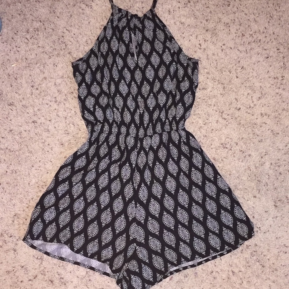 Romper - Picture 2 of 7